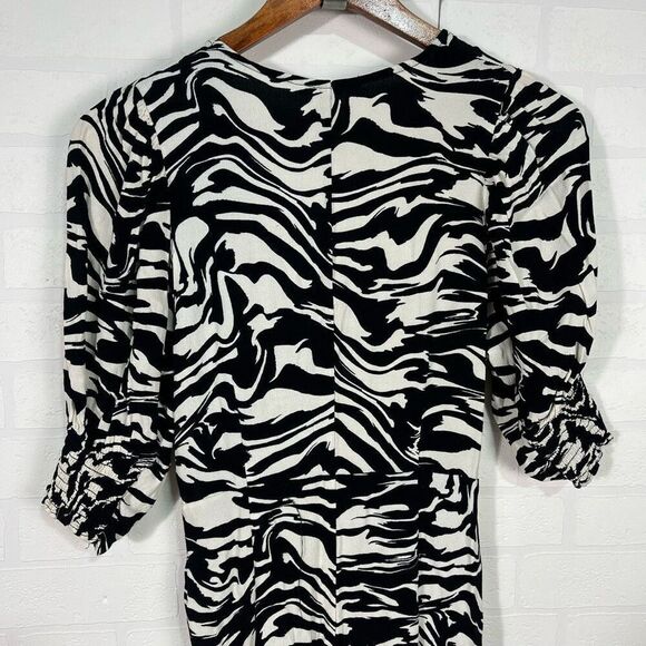 H&M Womens Puff Sleeve Creped Dress Size Medium Zebra Striped Dress - Picture 12 of 15